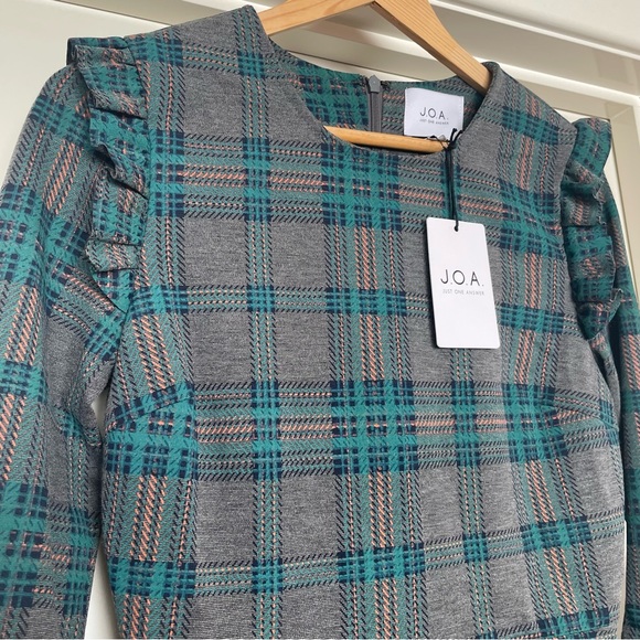 HOST PICK⭐️L.A brand J.O.A ✨Plaid Dress-Grey/Green-ruffles-3/4 sleeves 🖤💚 - Picture 8 of 9
